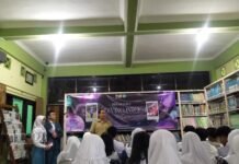 Daiva Aurellia dengan Karyanya “Diving Into The Cosmos”