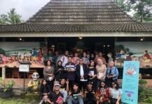 Apresasi Sastra ”Tukar Akar” di Omah Petroek