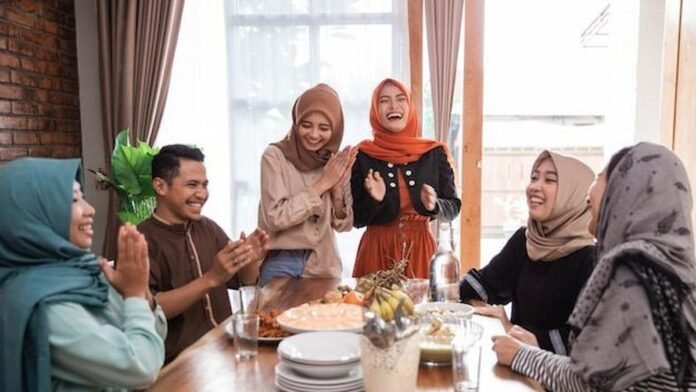 023032400_1649048978-Premium_Photo___Muslim_friend_and_family_laughing_together_when_lunch