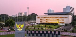 Meluruskan Salah Pikir Ketua MPR Tentang Cita-cita Try Sutrisno