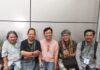 Bapak-bapak yang Dikunyah oleh Bayangannya Sendiri