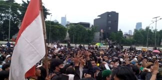 Kelas Menengah: Pengamat yang Suka Cuci Tangan